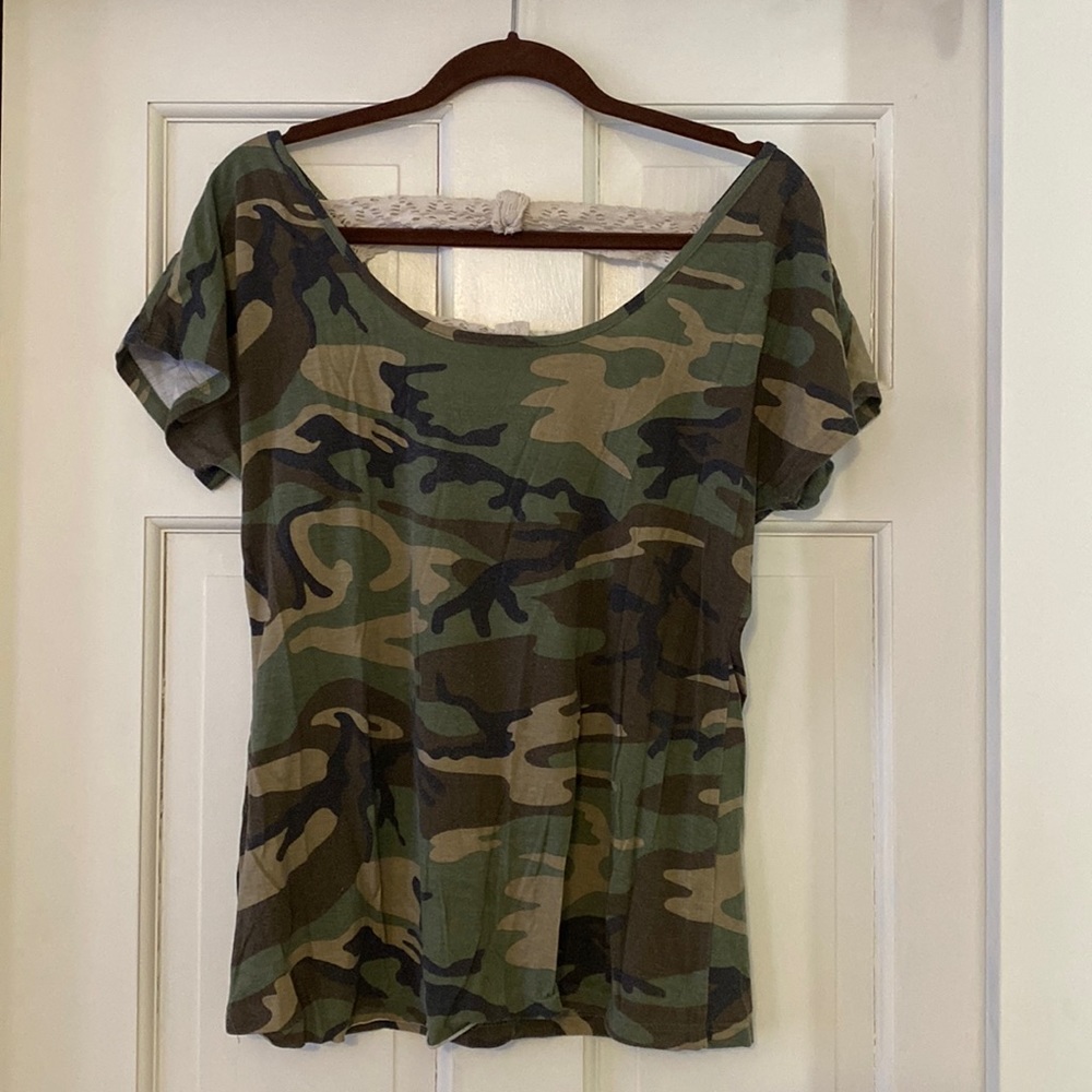Cute camo T-shirt with crocheted bow detail on back.